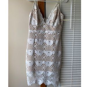 Lulu’s white lace dress